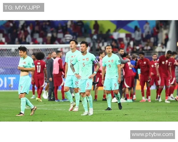 中国足球迎战约旦队力争胜利展现团队实力与战术水平