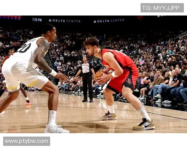 火箭队与尼克斯在元旦的激烈对决展现篮球魅力与精彩瞬间